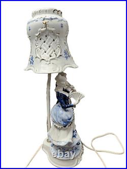 Vintage Ca. 1920's Victorian-Colonial Style Blue & White Porcelain Boudoir Man/W